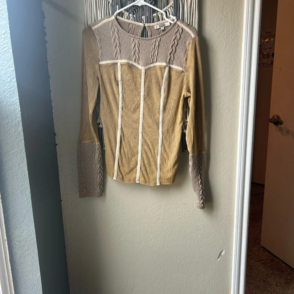 Gimmicks by BKE Tan and Brown Long Sleeve Top - Picture 6 of 8